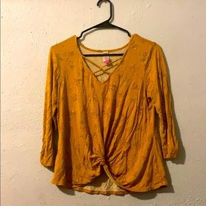 ✨ Cute yellow top ✨